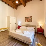 Residenza Santa Croce Apartamento *